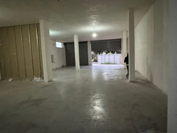 Tirane, jepet me qera magazine Kati 0, 480 m² 1.200 € (KASHAR)