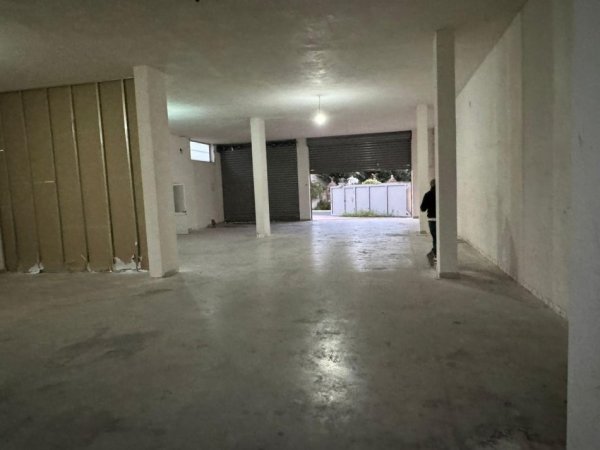 Tirane, jepet me qera magazine Kati 0, 480 m² 1.200 € (KASHAR)