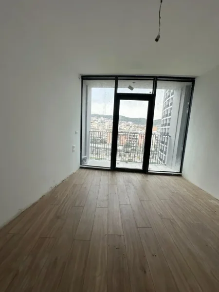 Tirane, jepet me qera apartament 1+1+Ballkon Kati 6, 70 m² 700 € (Liqeni Artificial)