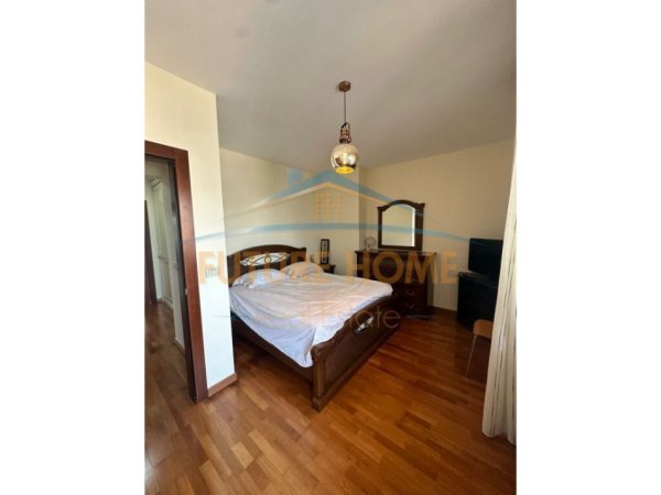 Tirane, jepet me qera apartament 2+1 Kati 9, 118 m² 1.250 € (Rruga Ibrahim Rugova)