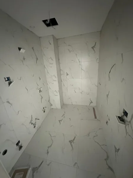 Shqiperi, jepet me qera zyre Kati 5, 70 m² 700 € (Liqeni Artificial)