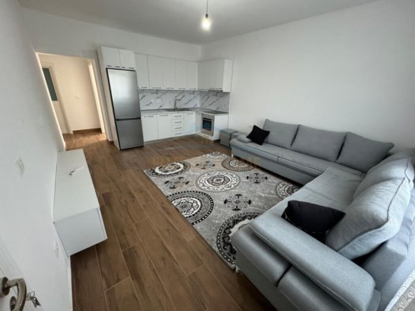 Tirane, jepet me qera apartament 1+1 Kati 1, 65 m² 500 € (Bllok)