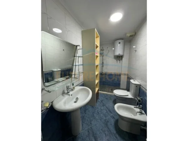 Tirane, jepet me qera 3+1 , 151 m² 750 € (Rruga Sulejman Pitarka)