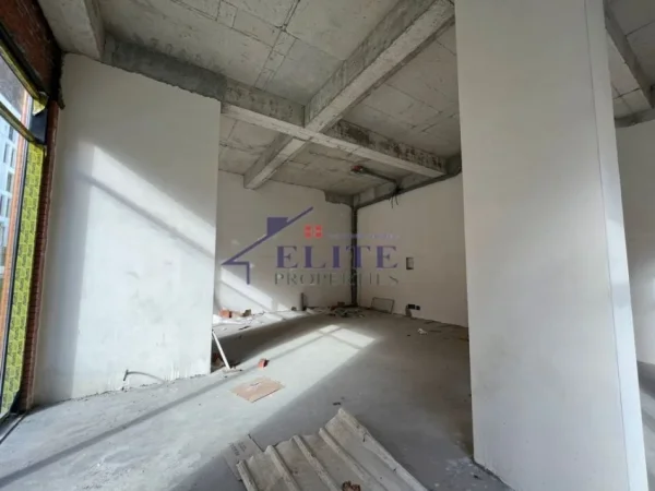 Tirane, shitet dyqan Kati 0, 80 m² 228.000 € (Green City)