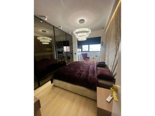 Tirane, jepet me qera apartament 2+1 , 120 m² 2.500 € (prane liqenit thate)