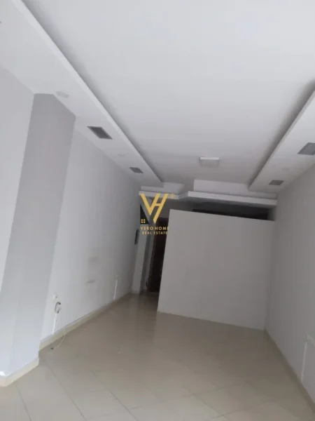 Tirane, shitet ambjent biznesi Kati 2, 45 m² 112.500 € (PALLATI ME SHIGJETA)