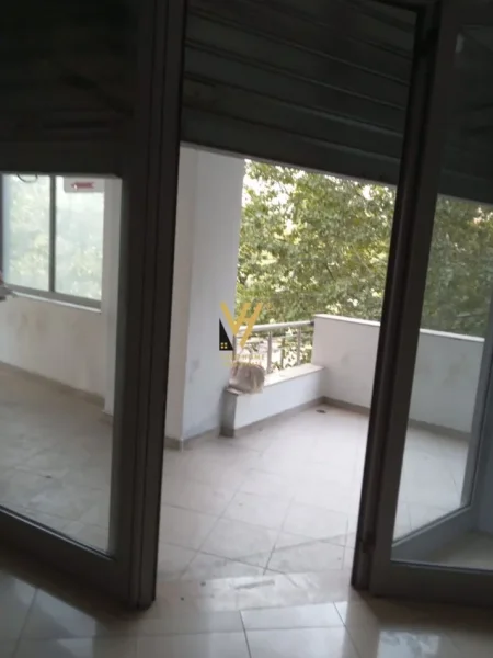 Tirane, shitet ambjent biznesi Kati 2, 45 m² 112.500 € (PALLATI ME SHIGJETA)