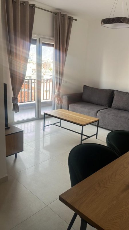 Tirane, jepet me qera apartament 1+1 Kati 4, 72 m² 550 € (xhamllik)
