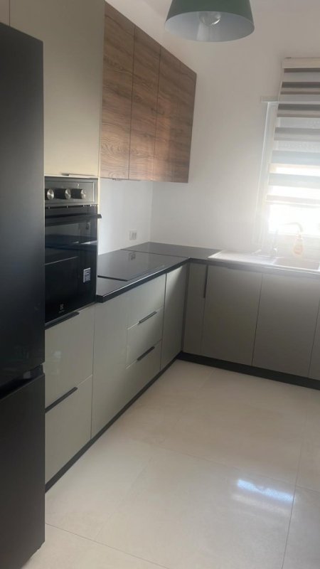 Tirane, jepet me qera apartament 1+1 Kati 4, 72 m² 550 € (xhamllik)