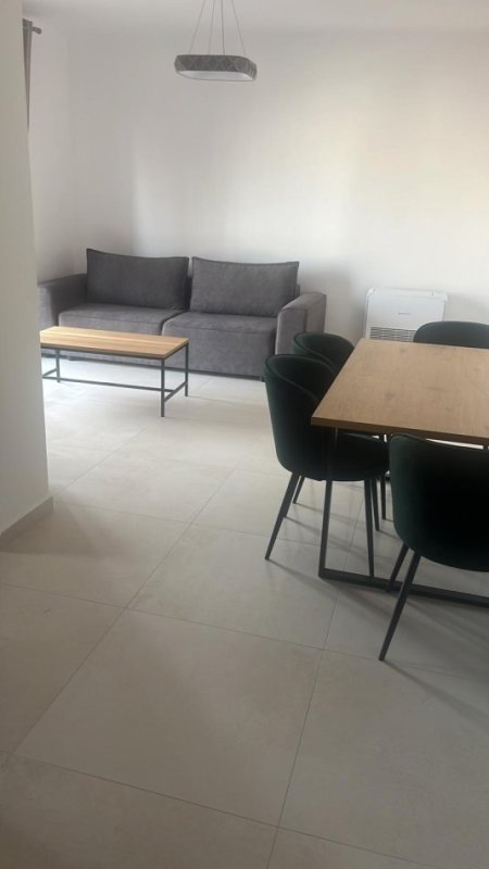 Tirane, jepet me qera apartament 1+1 Kati 4, 72 m² 550 € (xhamllik)