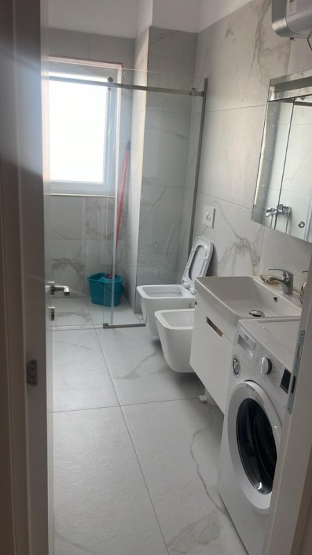 Tirane, jepet me qera apartament 1+1 Kati 4, 72 m² 550 € (xhamllik)