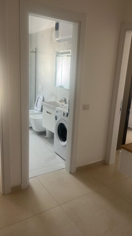 Tirane, jepet me qera apartament 1+1 Kati 4, 72 m² 550 € (xhamllik)