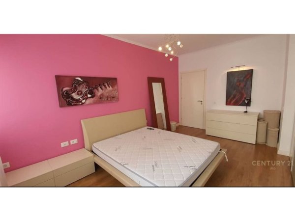 Tirane, jap me qera apartament 2+1 , 110 m² 750 € (Komuna e Parisit)