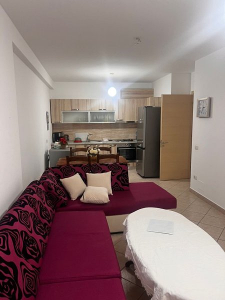 Tirane, jepet me qera apartament 1+1 Kati 2, 68 m² 500 € (Rruga e Kavajës)