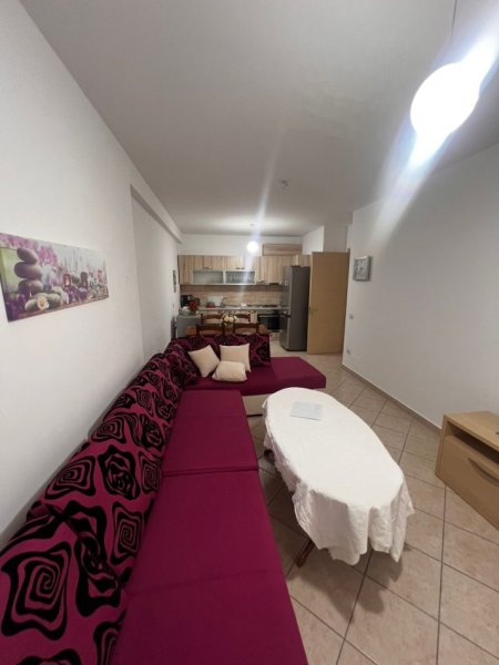Tirane, jepet me qera apartament 1+1 Kati 2, 68 m² 500 € (Rruga e Kavajës)