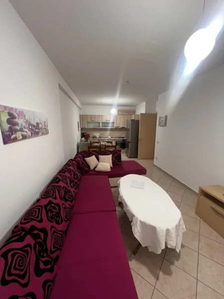 Tirane, jepet me qera apartament 1+1 Kati 2, 68 m² 500 € (Rruga e Kavajës)