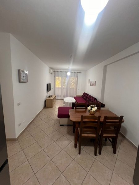 Tirane, jepet me qera apartament 1+1 Kati 2, 68 m² 500 € (Rruga e Kavajës)