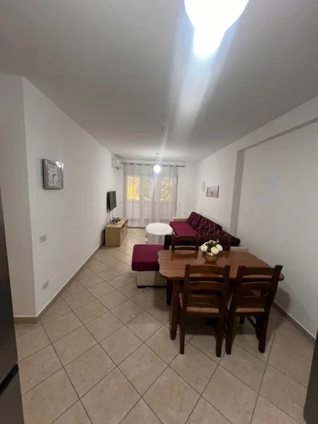 Tirane, jepet me qera apartament 1+1 Kati 2, 68 m² 500 € (Rruga e Kavajës)