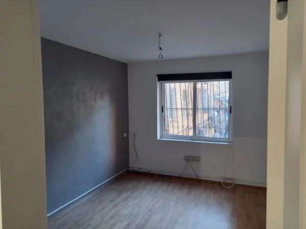 Tirane, jepet me qera zyre Kati 2, 120 m² 800 € (BLLOK)
