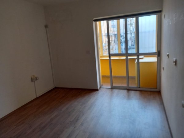 Tirane, jepet me qera zyre Kati 2, 120 m² 800 € (BLLOK)