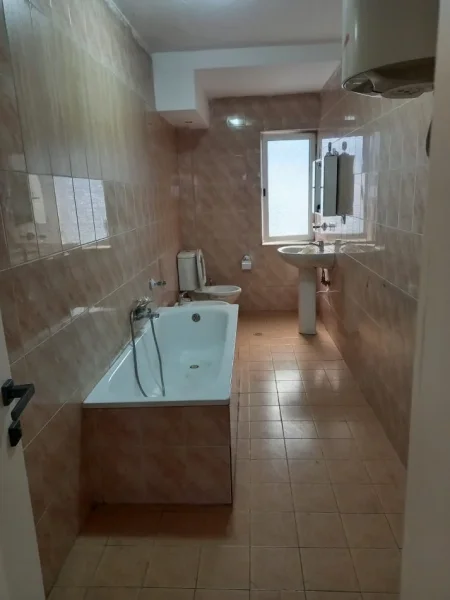 Tirane, jepet me qera zyre Kati 2, 120 m² 800 € (BLLOK)