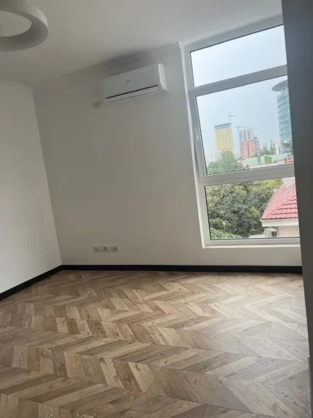 Tirane, jepet me qera zyre Kati 3, 128 m² 1.400 € (Papa Gjon Pali II)