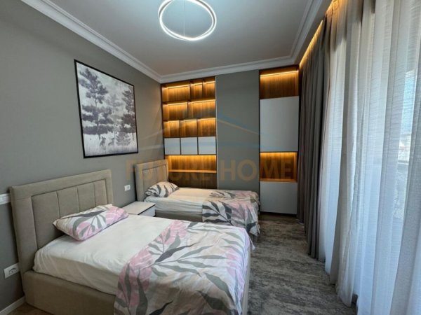 Tirane, jepet me qera apartament 2+1 Kati 7, 117 m² 1.600 € 