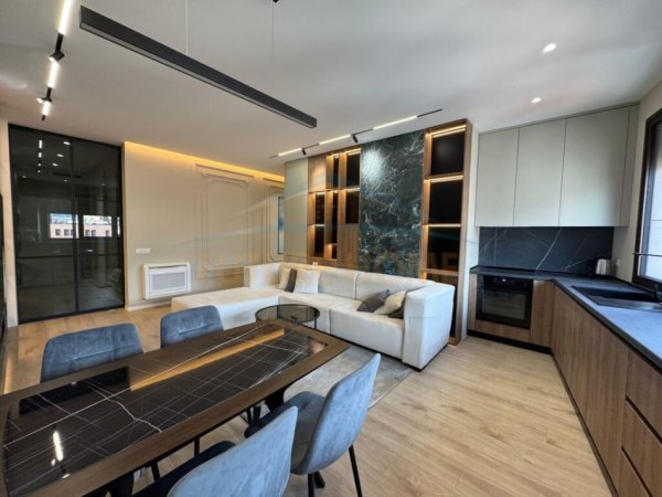 Tirane, jepet me qera apartament 2+1 Kati 7, 117 m² 1.600 € 
