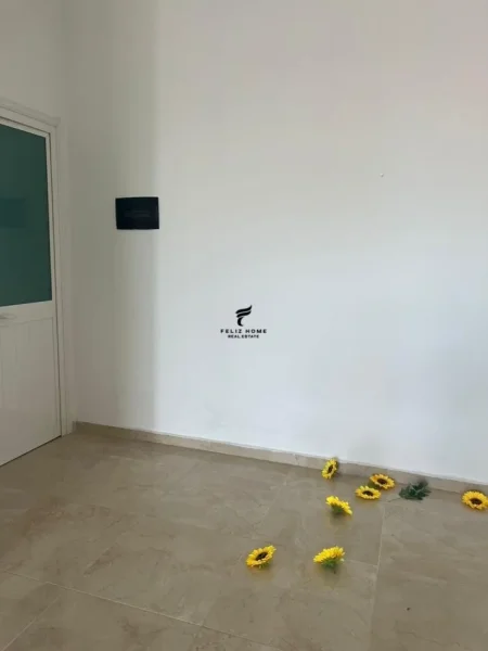 Tirane, jepet me qera dyqan Kati 1, 100 m² 700 € (KODRA E DIELLIT 2)