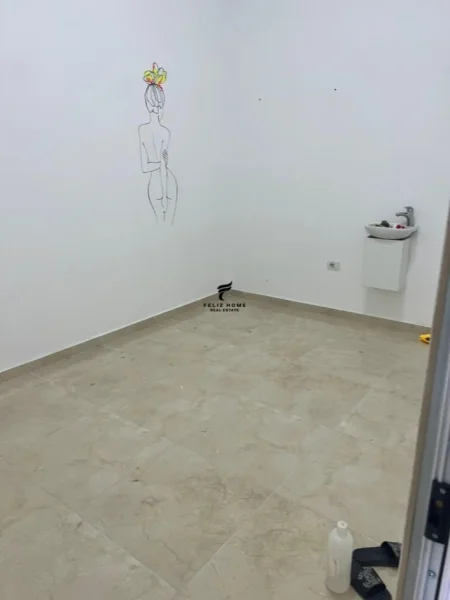 Tirane, jepet me qera dyqan Kati 1, 100 m² 700 € (KODRA E DIELLIT 2)