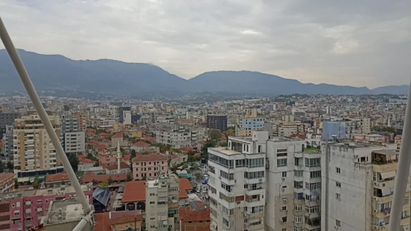 Tirane, shitet apartament 1+1 Kati 16, 53 m² 160.000 € (ZONE QENDRORE)