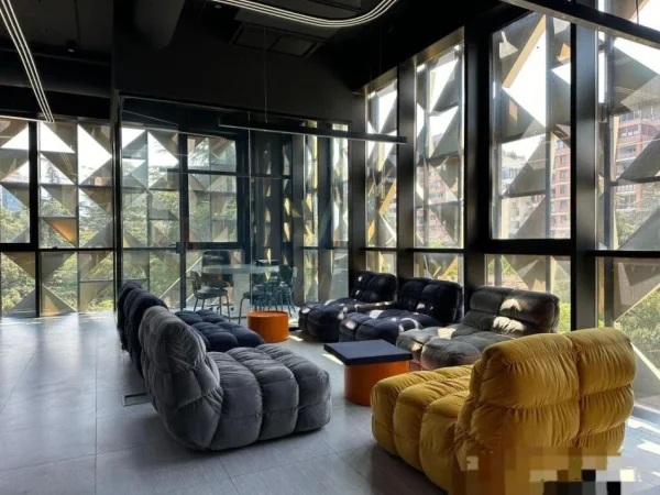 Tirane, jepet me qera zyre Kati 3, 400 m² 12.000 € (BLLOK)