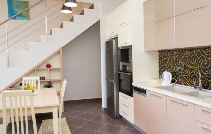 Tirane, jepet me qera apartament Dublex Kati 1, 1.000 m² 1.000 € (Kodra diellit)