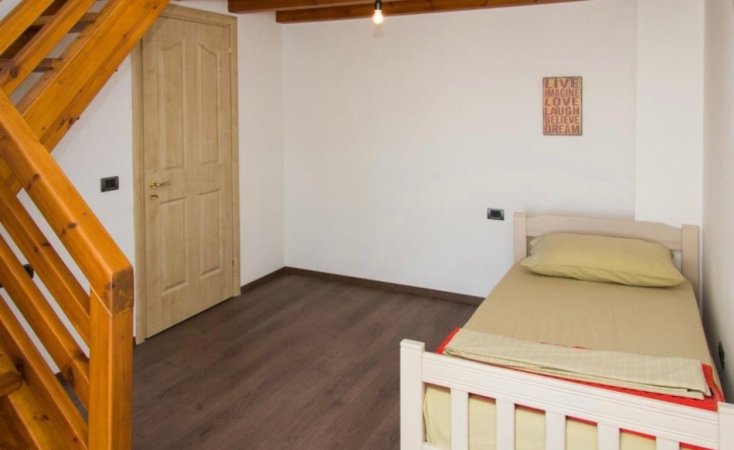 Tirane, jepet me qera apartament Dublex Kati 1, 1.000 m² 1.000 € (Kodra diellit)