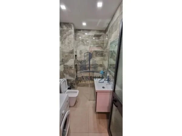 APARTAMENT 1+1 NE SHITJE, SHKEMBI KAVAJES, 100 METRA NGA DETI