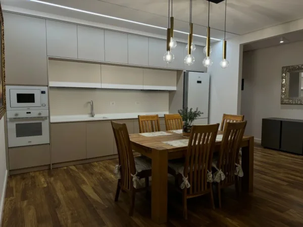 Tirane, jepet me qera apartament 2+1 Kati 11, 137 m² 2.500 € (BLLOK)
