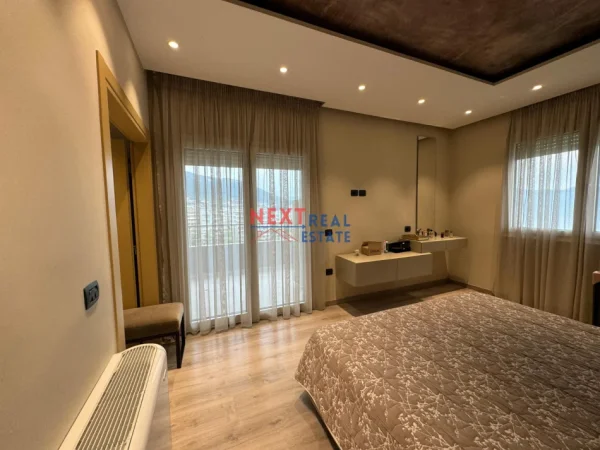 Vlore, shitet apartament 3+1+Aneks+Ballkon , 204 m² 612.000 € (LUNGOMARE)