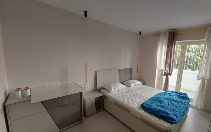 Tirane, jepet me qera apartament 2+1 Kati 1, 65 m² 600 € (Vasil Shanto)