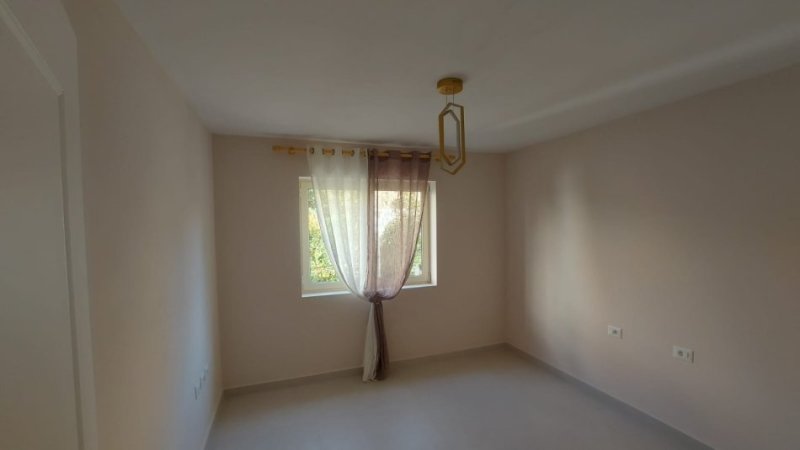 Tirane, jepet me qera apartament 2+1 Kati 1, 65 m² 600 € (Vasil Shanto)