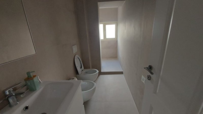 Tirane, jepet me qera apartament 2+1 Kati 1, 65 m² 600 € (Vasil Shanto)