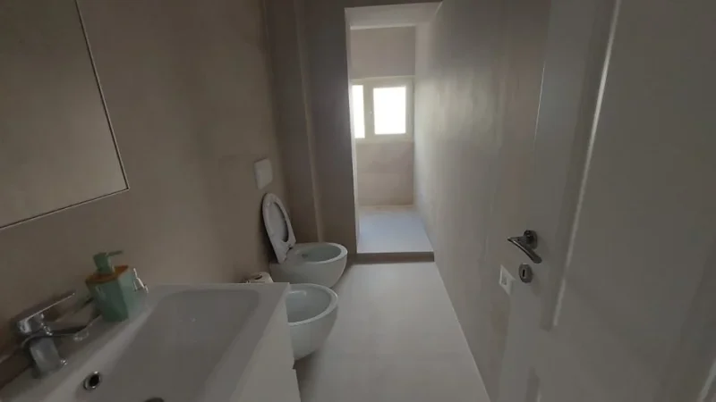 Tirane, jepet me qera apartament 2+1 Kati 1, 65 m² 600 € (Vasil Shanto)