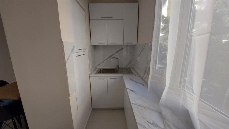 Tirane, jepet me qera apartament 2+1+Ballkon Kati 1, 65 m² 600 € (Vasil Shanto prane shkolles “Vasil Shanto”)