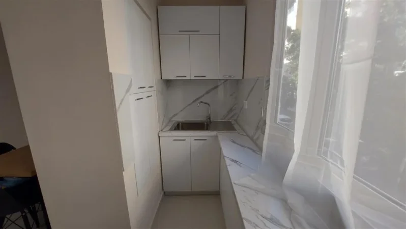 Tirane, jepet me qera apartament 2+1+Ballkon Kati 1, 65 m² 600 € (Vasil Shanto prane shkolles “Vasil Shanto”)
