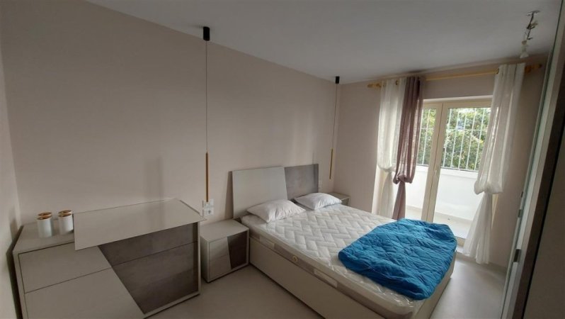 Tirane, jepet me qera apartament 2+1+Ballkon Kati 1, 65 m² 600 € (Vasil Shanto prane shkolles “Vasil Shanto”)