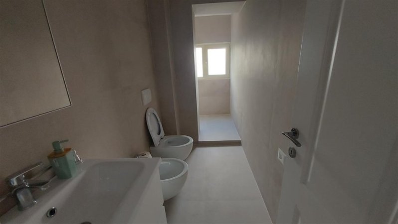Tirane, jepet me qera apartament 2+1+Ballkon Kati 1, 65 m² 600 € (Vasil Shanto prane shkolles “Vasil Shanto”)