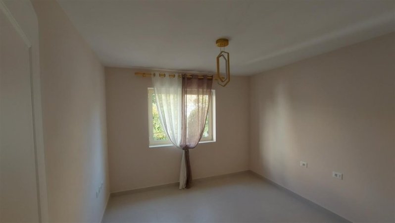 Tirane, jepet me qera apartament 2+1+Ballkon Kati 1, 65 m² 600 € (Vasil Shanto prane shkolles “Vasil Shanto”)
