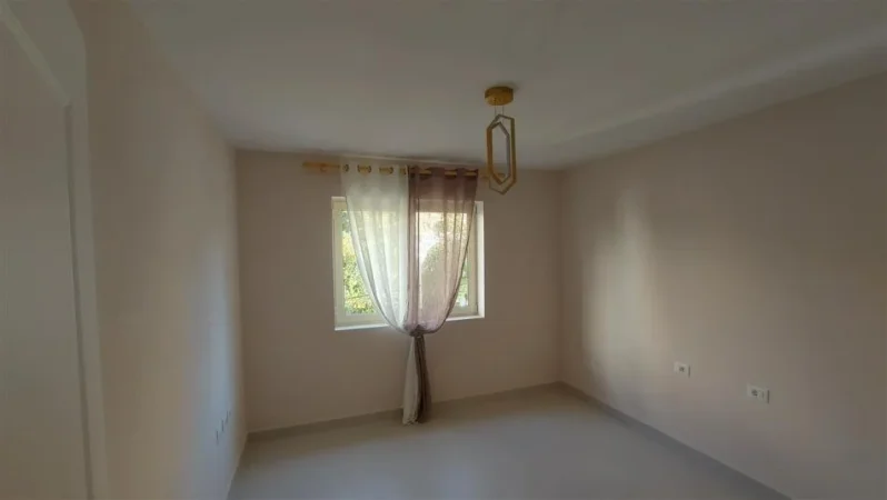 Tirane, jepet me qera apartament 2+1+Ballkon Kati 1, 65 m² 600 € (Vasil Shanto prane shkolles “Vasil Shanto”)