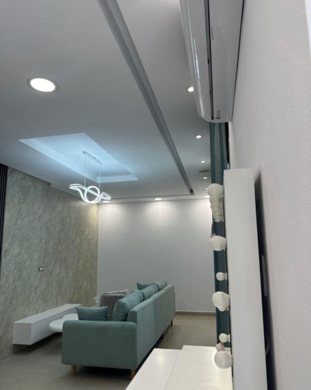 Tirane, jepet me qera apartament 1+1+Ballkon Kati 2, 70 m² 500 € (rruga Jordan Misja prane shinave te trenit.)