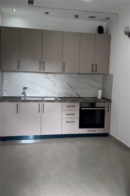Tirane, jepet me qera apartament 1+1+Ballkon Kati 2, 70 m² 500 € (rruga Jordan Misja prane shinave te trenit.)