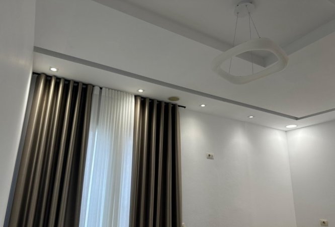 Tirane, jepet me qera apartament 1+1+Ballkon Kati 2, 70 m² 500 € (rruga Jordan Misja prane shinave te trenit.)